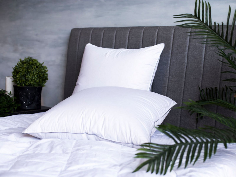 Подушка GRAY FAMILIE DOWN средняя 68х68