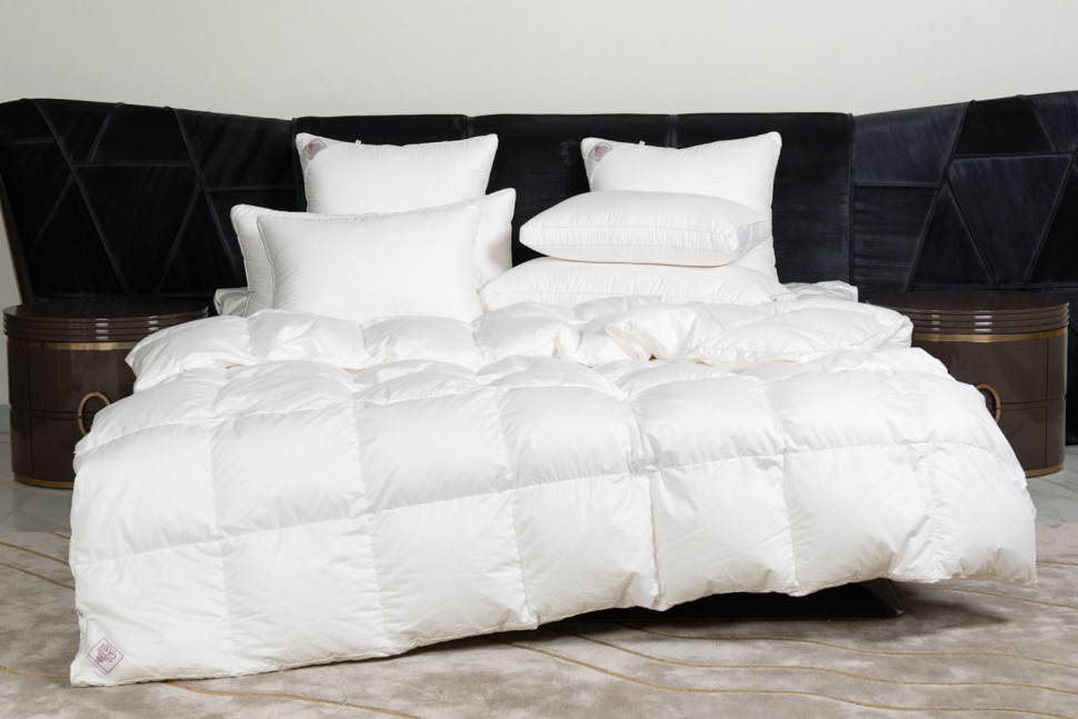 Одеяло KING DOWN GRASS всесезонное с бортиком 200x220